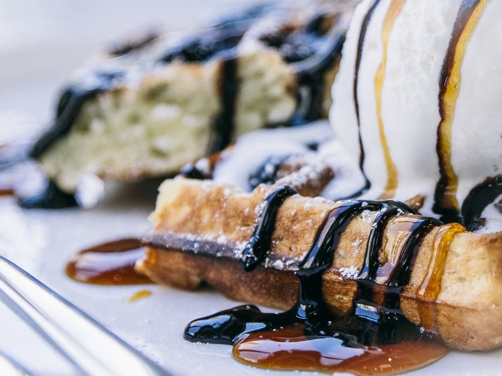 Cinnamon roll dessert